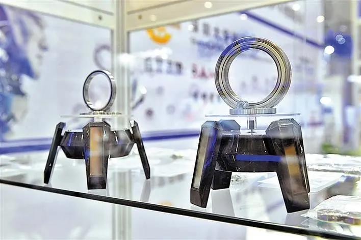 大華軸承 搶抓“互聯(lián)”機(jī)遇 產(chǎn)銷逆勢上揚